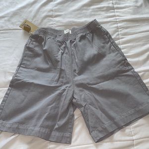 Aritzia/Wilfred Free. High-waisted, Bermuda shorts